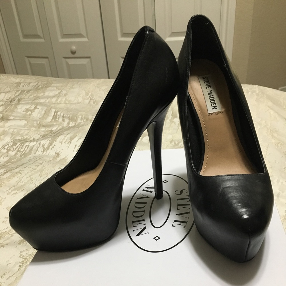 Steve Madden Dejavú black heels